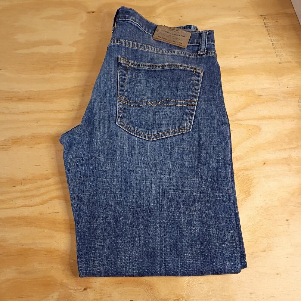 Lucky Brand Men's 221 Straight Jeans Tag 32x32 Actual 32x30 Medium Wash Denim